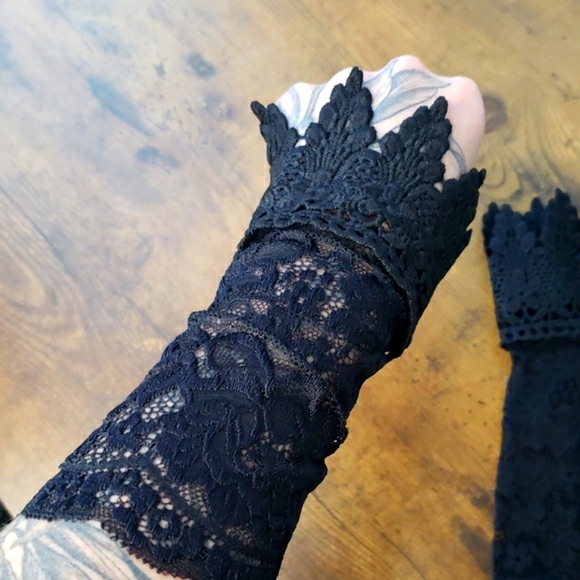 Black Lace Net Mesh Arm Cuff - Picture 2 of 11